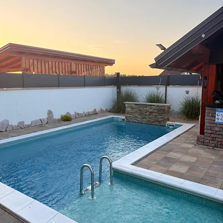 H&e Villa *