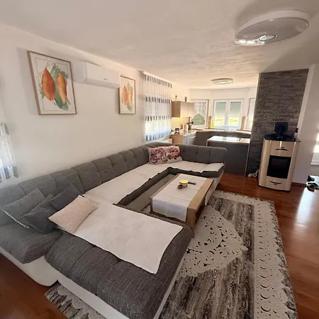 H&e Villa